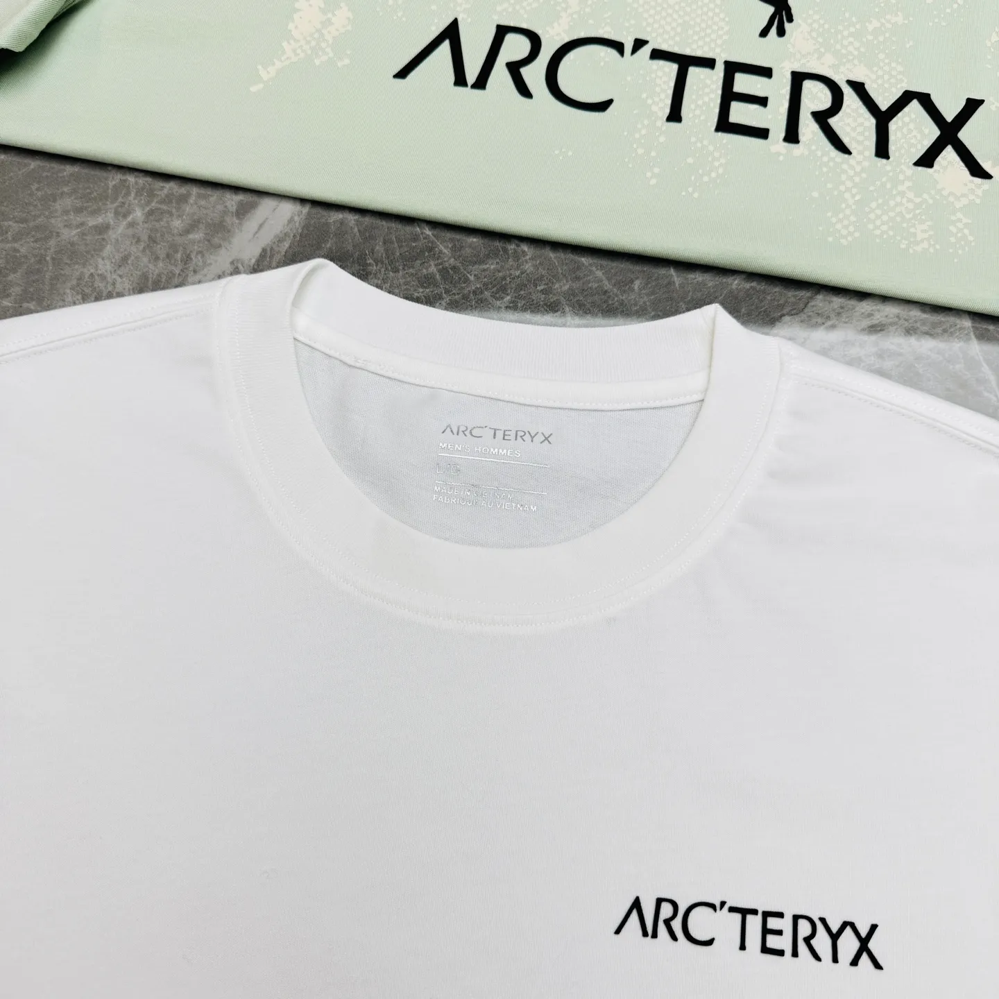 175 ⚜️Arc‘teryx T ｜ Versatile . Same Style ❤️ g ， ， ， Breathable ， 、 、 。Classic ， ， ， 、 ， 。 LOGO . Retro ，Retro ， ， 。 ：Classic / / / ， Black White ， ； 、 、 、 ， 、 ， Versatile T。 ！Sizes：S-3XL ❗️（175/145 L）